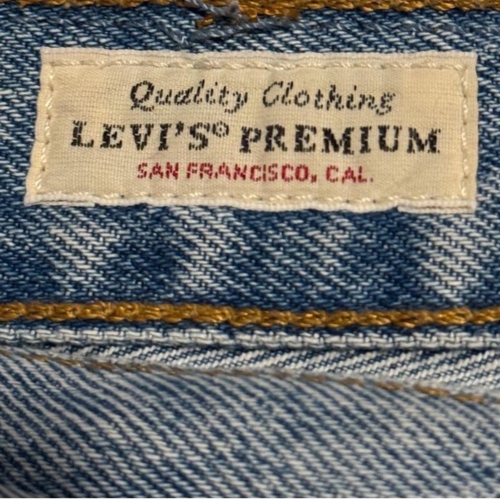 Levi's 501 Distressed Jeans High Waisted Straight Leg Vintage Wash Denim W26 L32 - Picture 6 of 7